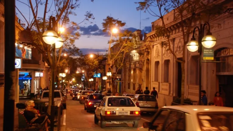 Calle con transito